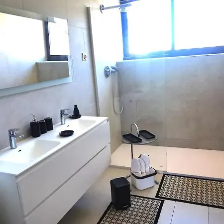 Dans Maison Contemporaine Appartamento